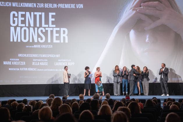 GENTLE MONSTER Premiere: On-Stage Presentation with Q&A Featuring Marie Kreutzer, Jella Haase, Laurence Rupp, and Host Katrin Rönicke. GENTLE MONSTER Premiere at the Delphi Filmpalast Cinema in Berlin Copyright: xEventpressx