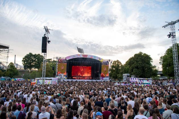 The British band Bastille will perform at the Superbloom Festival in Munich s Olympic Park. Singer Dan Smith will thrill the audience with an energetic live performance on September 2, 2026, at Munich s Olympic Park in Bavaria, Germany.