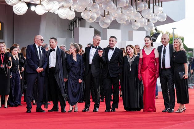 Danny Boyle, Jack O’Connell, Tracey Seaward, Guy Pearce, James Graham, Tessa Ross, Claire Foy, Michael Ellenberg, and a guest attending the screening of *Ink* and the opening ceremony of the 83rd Venice International Film Festival at the Sala Grande on September 2, 2026, in Venice, Italy. Lucia Sabatelli, Venice, Italy  Copyright: xLuciaxSabatellix xBestimagexLuciaxSabatellix xBestimagex