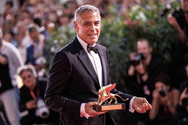 83rd Venice International Film Festival in Venice, Italy - 2 SEP 2026. American actor and producer, George Clooney seen holding the Honorary Golden Lion Award at the 83rd Venice International Film Festival at the Palazzo del Cinema. Venice Italy Copyright: xMarcoxBaradax xSOPAxImagesx 20260902_RED CARPET OPENING INK-74