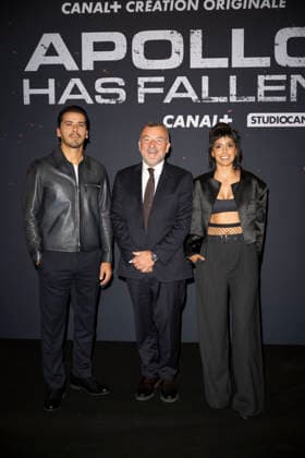 Apollo Has Fallen Premiere - Paris Tewfik Jallab and Ritu Arya with GÉRALD-BRICE VIRET General Director of Canal plus Canal + during the photocell of the « Apollo Has Fallen» Paris Premiere at Le Grand Rex on September 2, 2026 in Paris, France. Photo by Eliot Blondet ABACAPRESS.COM Paris France France  Copyright: xBlondetxEliot ABACAx