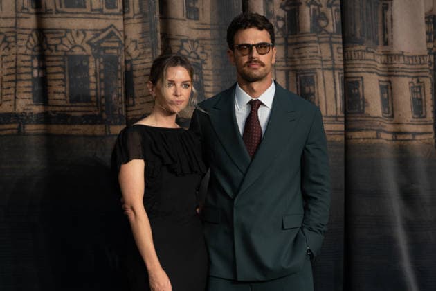IPA88053545 - Theo James and a guest arrive at the premiere of The Gentlemen Season 2 in London  Copyright: xx xCristinaxMasseix 88053545
