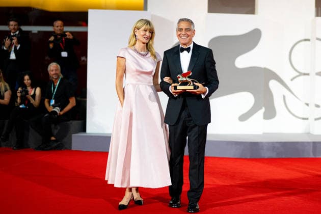 Laura Dern and George Clooney received the Honorary Golden Lion at the opening ceremony and the screening of the film *Ink* during the 83rd Venice International Film Festival, the Mostra, on September 2, 2026. Pierre Perusseau, Bestimage. Celebrities attending the screening of *Ink* and the opening ceremony of the 83rd Venice International Film Festival at the Sala Grande on September 2, 2026, in Venice, Italy. Venice, Italy  Copyright: xPierrexPerusseaux xBestimagexPierrexPerusseaux xBestimagex