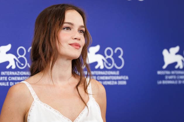 Emilia Schule attending the La Ragazza Con La Leica ( The Girl With The Leica ) photocall during the 83rd Venice International Film Festival on September 2, 2026, in Venice, Italy; Lucia Sabatelli, Venice, Italy  Copyright: xLuciaxSabatellix xBestimagexLuciaxSabatellix xBestimagex