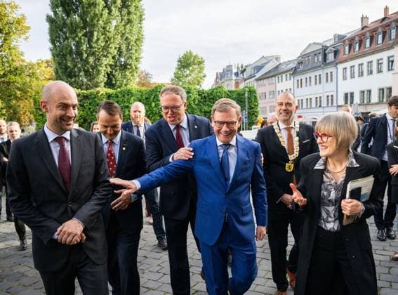News Bilder des Tages WEIMARER DREIECK 2026 IN WEIMAR ** NUR FÜR REDAKTIONELLE ZWECKE ** EDITORIAL USE ONLY **<p>03 09 2026-Weimar: Weimarer Dreieck 2026 - Treffen der Außenminister im Rahmen des Weimarer Dreiecks, Johann Wadephul (Aussenminister Deutschland), Jean-NoÃ«l Barrot (Aussenminister Frankreich) und Radoslaw Sikorski (Aussenminister Polen) hier mit Ministerpräsident Mario Voigt (CDU) und Peter Kleine, Oberbürgermeister von Weimar und Ulrike Lorenz, Präsidentin, Klassik Stiftung Weimar, vor dem Goethe-Haus in Weimar ( Deutschland Thueringen Weimar Copyright: SaschaxFromm *** WEIMAR TRIANGLE 2026 IN WEIMAR ** FOR EDITORIAL PURPOSES ONLY ** EDITORIAL USE ONLY ** p 03 09 2026 Weimar Weimar Triangle 2026 Meeting of foreign ministers within the frame Copyright: SaschaxFromm doc87fsieperle12g30o14lz ,EDITORIAL USE ONLY
