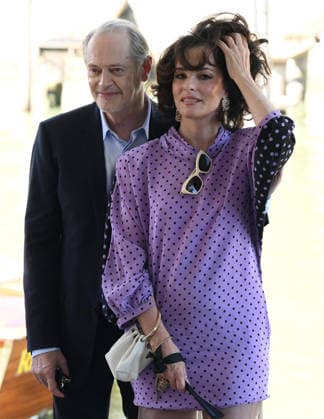 September 3, 2026, Venice, ITALY: US actors Steve Buscemi (L) and Parker Posey arrive at the Lido Beach for the Venice International Film Festival, in Venice, Italy, 03 September 2026. The 83rd edition of the Venice Film Festival runs from 02 to 12 September 2026. ANSA ETTORE FERRARI Venice ITALY  - ZUMAa110 20260903_zaf_a110_009 Copyright: xEttorexFerrarix
