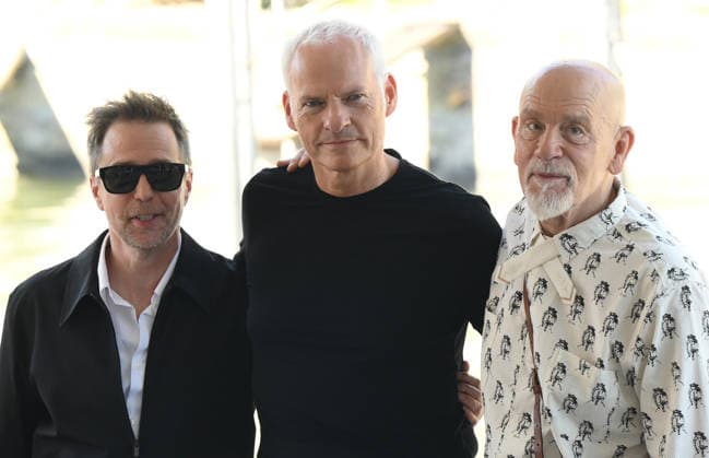 September 3, 2026, Venice, ITALY: US actors John Malkovich (R) and Sam Rockwell (L) with British director Martin McDonagh (C) arrive at the Lido Beach for the Venice International Film Festival, in Venice, Italy, 03 September 2026. The 83rd edition of the Venice Film Festival runs from 02 to 12 September 2026. ANSA ETTORE FERRARI Venice ITALY  - ZUMAa110 20260903_zaf_a110_010 Copyright: xEttorexFerrarix