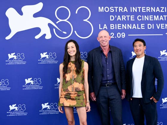 IPA88062880 - Venice, 83rd Venice International Film Festival 2026 - Day 2 - Photocall for Everest: The Other Side - Pictured: Elizabeth Chai Vasarhelyi, Jim Morrison, Jimmy Chin  Copyright: xAlbertoxTerenghix xPoolxPhotoxEventsx08x 88062880
