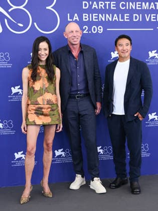 IPA88062881 - Venice, 83rd Venice International Film Festival 2026 - Day 2 - Photocall for Everest: The Other Side - Pictured: Elizabeth Chai Vasarhelyi, Jim Morrison, Jimmy Chin  Copyright: xAlbertoxTerenghix xPoolxPhotoxEventsx08x 88062881