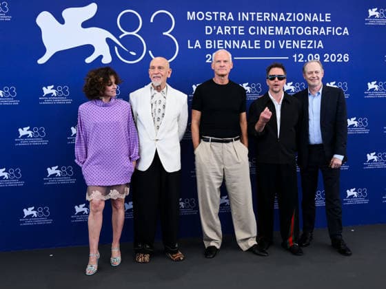 IPA88063587 - Venice, 83rd Venice International Film Festival 2026 - Day 2, Photocell film Wild Horse Nine. Pictured are Parker Posey, John Malkovich, Director Martin McDonagh, Sam Rockwell, and Steve Buscemi  Copyright: xAlbertoxTerenghix xPoolxPhotoxEventsx08x 88063587
