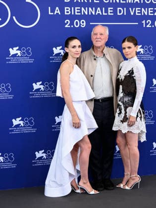 IPA88064091 - Venice, 83rd Venice International Film Festival 2026 - Day 2 - Photocall for *The Great Bucking Fastard*: Pictured: Rooney Mara, Werner Herzog, Kate Mara  Copyright: xAlbertoxTerenghix xPoolxPhotoxEventsx08x 88064091