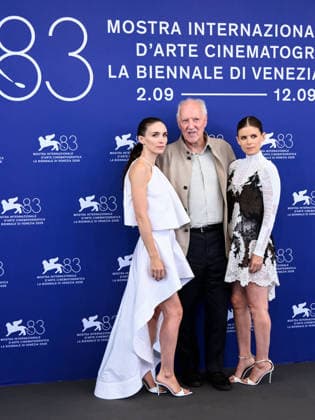 IPA88064088 - Venice, 83rd Venice International Film Festival 2026 - Day 2 - Photocall for *The Great Bucking Fastard*: Pictured: Rooney Mara, Werner Herzog, Kate Mara  Copyright: xAlbertoxTerenghix xPoolxPhotoxEventsx08x 88064088