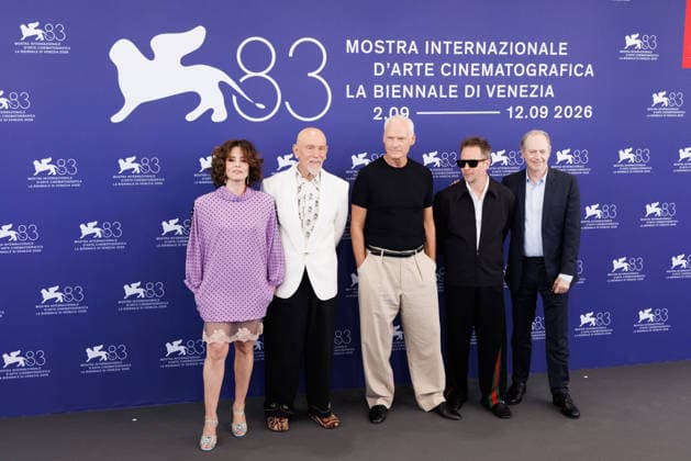 News - Wild Horse Nine Photocall - The 83rd Venice International Film Festival VENICE, ITALY - SEPTEMBER 03: Parker Posey, John Malkovich, Director Martin McDonagh, Sam Rockwell and Steve Buscemi attend the Wild Horse Nine Photocall during the 83rd Venice International Film Festival at Palazzo del Casino on September 03, 2026 in Venice, Italy. Photo: Cinzia Camela. Lido di Venezia Palazzo del Casino Italy Copyright: xCinziaxCamelax xLiveMediax LPN_2636696