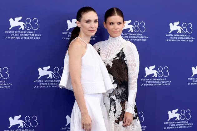 Rooney Mara with her sister Kate Mara at the photocall for the movie *Bucking Fastard* at the 2026 Venice Biennale—the 83rd Venice International Film Festival—at the Palazzo del Casino in Venice, September 3, 2026 Foto:xD.xBedrosianx xFuturexImagex fastard_6926