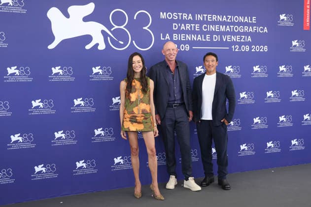Elizabeth Chai Vasarhelyi, Jim Morrison, and Jimmy Chin at the photocall for the documentary *Everest: The Other Side* at the 2026 Venice Biennale—the 83rd Venice International Film Festival—at the Palazzo del Casino in Venice, September 3, 2026 Foto:xD.xBedrosianx xFuturexImagex everest_6918