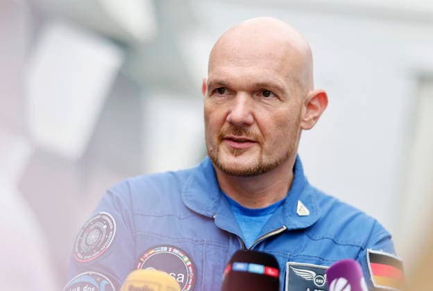 News Bilder des Tages Astronaut Alexander Gerst beim neuen FLEXhab und der Mondsimulationsanlage LUNA am Deutschen Zentrum für Luft- und Raumfahrt (DLR) und der European Space Agency (ESA). Köln, 03.09.2026 NRW Deutschland *** Astronaut Alexander Gerst at the new FLEXhab and the LUNA lunar simulation facility at the German Aerospace Center (DLR) and the European Space Agency (ESA) in Cologne, September 3, 2026, North Rhine-Westphalia, Germany Copyright: xChristophxHardtx