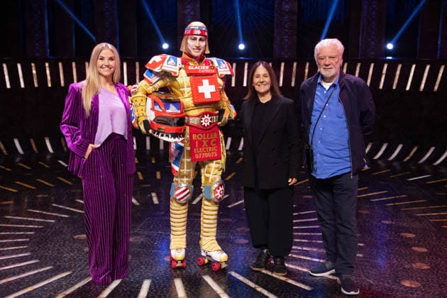 From left: Singer Beatrice EGLI, singer Tom ROWLAND in the costume of the new TICK TACK train, director Dame Arlene PHILLIPS, singer Tom ROWLAND in the costume of the new TICK TACK train, and costume designer John NAPIER, The musical *Starlight Express* in Bochum presents the Swiss Glacier Express *TICK TACK* as a new train in the show, *Starlight Expr