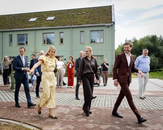 DOETINCHEM - Queen Maxima and Minister Elanor Boekholt-O Sullivan of Housing and Spatial Planning during a visit to a new housing development as part of a working visit to the Achterhoek focused on biobased construction and making buildings more sustainable. SEM VAN DER WAL ANP netherlands out - belgium out  Copyright: xx x566956718x originalFilename: 566956718.jpg