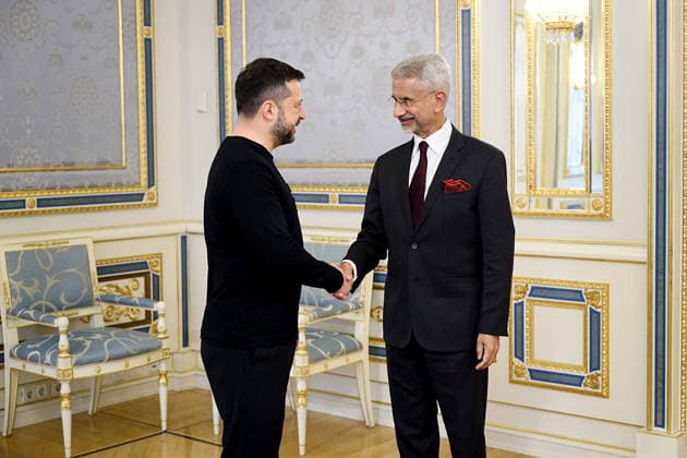 News Bilder des Tages RECORD DATE NOT STATED EAM S. Jaishankar meets Ukraine President Volodymyr Zelenskyy Kyiv Ukraine , Sep 03 (ANI): External Affairs Minister S. Jaishankar meets Ukrainian President Volodymyr Zelenskyy, in KyivŽ on Thursday. (@DrSJaishankar X ANI Photo) Kyiv Ukraine Copyright: xANIx ANI_20260903347