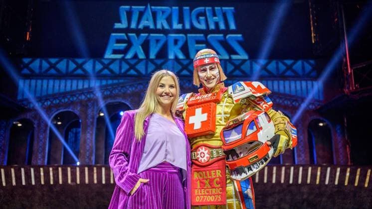 Bochum Starlight Express with a New Locomotive ** FOR EDITORIAL USE ONLY ** EDITORIAL USE ONLY ** p Beatrice Egli and Ticktack, the new locomotive, on Thursday, September 3, 2026, at the Starlight Express in Bochum, Germany (North Rhine-Westphalia), Bochum. Copyright UwexErnst Copyright: UwexErnst doc87fyg7l29rmujk4v1bex ,EDITORIAL USE ONLY Copyright: UwexErnst