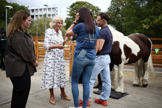 Queen Camilla visits Ebony Horse Club Britain s Queen Camilla meets with members of staff and volunteers during her visit to the Ebony Horse Club in south London on September 3, 2026, to mark the youth charity and community riding centre s 30th anniversary., Credit:HENRY NICHOLLS PA ROTA - B68 Avalon United Kingdom, London  Copyright: xHENRYxNICHOLLSx xPAxROTAx-xB68x xAvalonx 1130433018