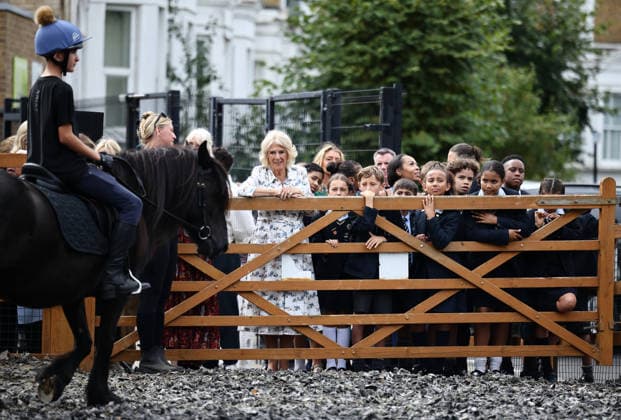 Queen Camilla visits Ebony Horse Club Britain s Queen Camilla stands with school children as she watches a riding demonstration during her visit to the Ebony Horse Club in south London on September 3, 2026, to mark the youth charity and community riding centre s 30th anniversary., Credit:HENRY NICHOLLS PA ROTA - B68 Avalon United Kingdom, London  Copyright: xHENRYxNICHOLLSx xPAxROTAx-xB68x xAvalonx 1130433058
