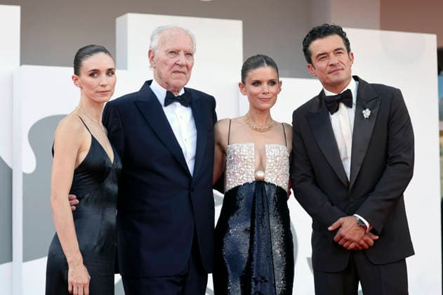 Rooney Mara, Werner Herzog, Kate Mara, and Orlando Bloom at the premiere of the film *Bucking Fastard* at the 2023 Venice Biennale—the 83rd Venice International Film Festival—at the Palazzo del Cinema in Venice, September 3, 2026 Foto:xD.xBedrosianx xFuturexImagex bucking_6972