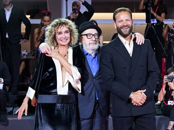 IPA88081719 - Venice, 83rd Venice International Film Festival 2026 - Night 2 - Red Carpet for the film *Nessun Dolore* - Pictured: VALERIA GOLINO, GIANNI AMELIO, ALESSANDRO BORGHI  Copyright: xManuelexMangiarottix xPoolxPhotoxEventsx08x 88081719