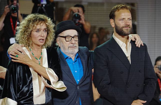 03 September Festival de Venise VENICE, ITALY - SEPTEMBER 03: (L-R) Alessandro Borghi, director Gianni Amelio, and Valeria Golino attend the Nessun Dolore Screening during the 83rd Venice International Film Festival at Sala Grande on September 03, 2026 in Venice, Italy. Photo: Laurent Lairys. venise  Copyright: xLaurentxLairysx