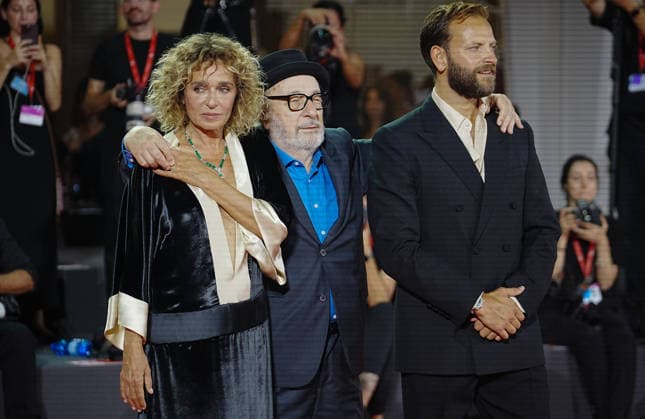 03 September Festival de Venise VENICE, ITALY - SEPTEMBER 03: (L-R) Alessandro Borghi, director Gianni Amelio, and Valeria Golino attend the Nessun Dolore Screening during the 83rd Venice International Film Festival at Sala Grande on September 03, 2026 in Venice, Italy. Photo: Laurent Lairys. venise  Copyright: xLaurentxLairysx