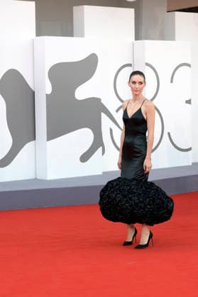Rooney Mara at the premiere of the film *Bucking Fastard* at the 2023 Venice Biennale—the 83rd Venice International Film Festival—at the Palazzo del Cinema in Venice, September 3, 2026 Foto:xA.xM.xTinghinox xFuturexImagex fastard_6739