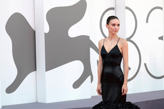Rooney Mara at the premiere of the film *Bucking Fastard* at the 2023 Venice Biennale—the 83rd Venice International Film Festival—at the Palazzo del Cinema in Venice, September 3, 2026 Foto:xA.xM.xTinghinox xFuturexImagex fastard_6740
