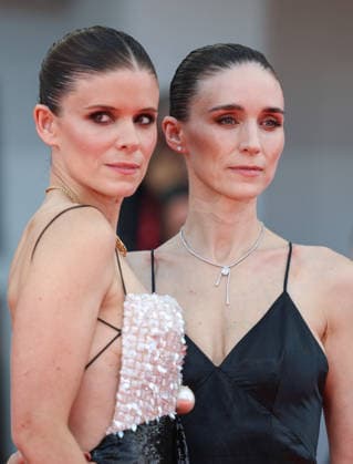(260903) -- VENICE, Sept. 3, 2026 -- American actress Kate Mara (L) and American actress Rooney Mara pose at the red carpet before the premiere of the film Bucking Fastard during the 83rd Venice International Film Festival in Venice, Italy, Sept. 3, 2026. ) ITALY-VENICE-FILM FESTIVAL-BUCKING FASTARD-PREMIERE WangxKaiyan 