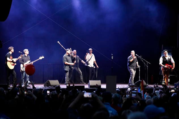 Saltatio Mortis at the event Halle, Rise Up! For Democracy, For Solidarity, For Saxony-Anhalt on the market square in Halle (Saale), September 3, 2028 Foto:xR.xStoffelsx xFuturexImagex halle_6905