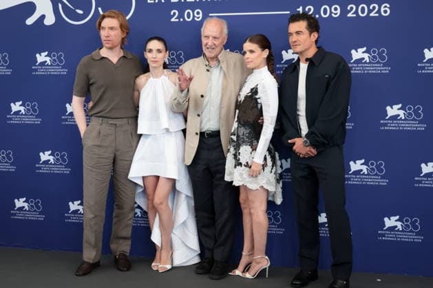 Bucking Fastard Photocall - The 83rd Venice International Film Festival (L-R) Domhnall Gleeson, Orlando Bloom, Rooney Mara, Kate Mara and Director Werner Herzog attend the Bucking Fastard Photocall during the 83rd Venice International Film Festival at Palazzo del Casino on September 03, 2026 in Venice, Italy. attend the Bucking Fastard Photocall during the 83rd Venice International Film Festival at Palazzo del Casino on September 03, 2026 in Venice, Italy during International Film Festival, Venezia Italia  Copyright: xKazukoxWakayamax
