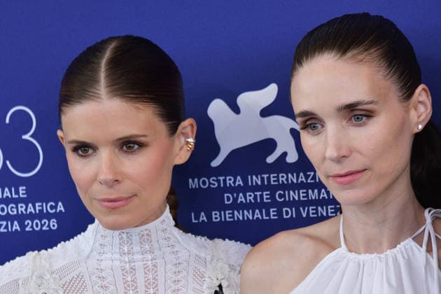 83rd Venice Film Festival Photocall 83rd Venice Film Festival Venice International Film Festival Bucking Fastard Photocall Rooney Mara and Kate Mara attend the Bucking Fastard Photocall Photos by Thomas Bohlen Starface 459366 September 3, 2026 Venice, Italy  Copyright: xThomasxBohlenx STAR_459366_096