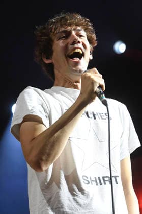 Henning May of AnnenMayKantereit performing live at a concert at the ZAG Arena in Hanover, September 3, 2026 Foto:xN.xHeuselx xFuturexImagex annenmaykantereit_6906