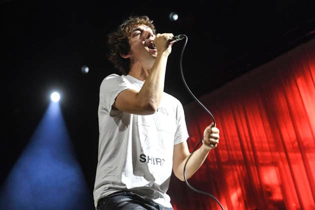 Henning May of AnnenMayKantereit performing live at a concert at the ZAG Arena in Hanover, September 3, 2026 Foto:xN.xHeuselx xFuturexImagex annenmaykantereit_6907