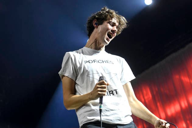 Henning May of AnnenMayKantereit performing live at a concert at the ZAG Arena in Hanover, September 3, 2026 Foto:xN.xHeuselx xFuturexImagex annenmaykantereit_6908