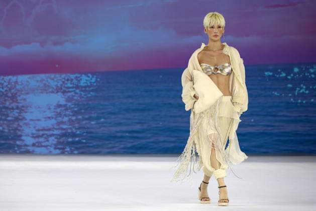Seoul Fashion Week S S 2027 - Runway - CAHIERS A model walks the runway for designer Kim Ah Young s CAHIERS collection during the Seoul Fashion Week S S 2027 at Dongdaemun Design Plaza (DDP) in Seoul, South Korea, on September 04, 2026. Seoul South Korea  Copyright: xMatrixxImagesx xJungxUi-Chelx