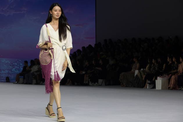 Seoul Fashion Week S S 2027 - Runway - CAHIERS A model walks the runway for designer Kim Ah Young s CAHIERS collection during the Seoul Fashion Week S S 2027 at Dongdaemun Design Plaza (DDP) in Seoul, South Korea, on September 04, 2026. Seoul South Korea  Copyright: xMatrixxImagesx xJungxUi-Chelx