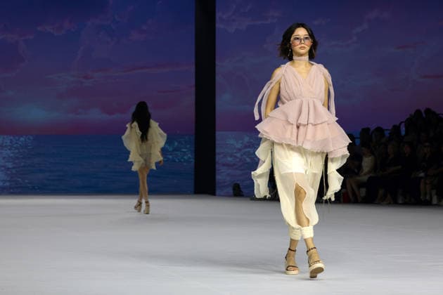 Seoul Fashion Week S S 2027 - Runway - CAHIERS Models walk the runway for designer Kim Ah Young s CAHIERS collection during the Seoul Fashion Week S S 2027 at Dongdaemun Design Plaza (DDP) in Seoul, South Korea, on September 04, 2026. Seoul South Korea  Copyright: xMatrixxImagesx xJungxUi-Chelx