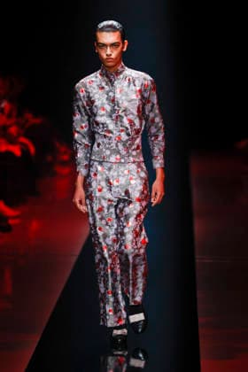September 4, 2026, Tokyo, Japan: A model wearing fashion brand WISHARAWISH walks down the runway during the Rakuten Fashion Week TOKYO 2027 Spring Summer Collection. The fashion week runs from August 31 to September 5. Tokyo Japan  - ZUMAm191 20260904_aap_m191_030 Copyright: xRodrigoxReyesxMarinx