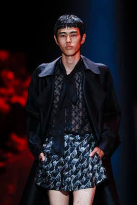 September 4, 2026, Tokyo, Japan: A model wearing fashion brand WISHARAWISH walks down the runway during the Rakuten Fashion Week TOKYO 2027 Spring Summer Collection. The fashion week runs from August 31 to September 5. Tokyo Japan  - ZUMAm191 20260904_aap_m191_032 Copyright: xRodrigoxReyesxMarinx