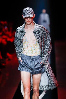 September 4, 2026, Tokyo, Japan: A model wearing fashion brand WISHARAWISH walks down the runway during the Rakuten Fashion Week TOKYO 2027 Spring Summer Collection. The fashion week runs from August 31 to September 5. Tokyo Japan  - ZUMAm191 20260904_aap_m191_035 Copyright: xRodrigoxReyesxMarinx