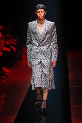 September 4, 2026, Tokyo, Japan: A model wearing fashion brand WISHARAWISH walks down the runway during the Rakuten Fashion Week TOKYO 2027 Spring Summer Collection. The fashion week runs from August 31 to September 5. Tokyo Japan  - ZUMAm191 20260904_aap_m191_045 Copyright: xRodrigoxReyesxMarinx