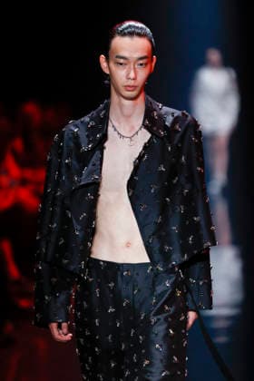 September 4, 2026, Tokyo, Japan: A model wearing fashion brand WISHARAWISH walks down the runway during the Rakuten Fashion Week TOKYO 2027 Spring Summer Collection. The fashion week runs from August 31 to September 5. Tokyo Japan  - ZUMAm191 20260904_aap_m191_049 Copyright: xRodrigoxReyesxMarinx
