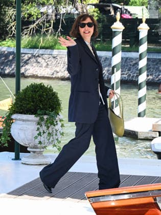 IPA88100087 - Venice, 83rd Venice International Film Festival 2026 Day 3 Arrivals at the Excelsior Hotel™s pier Pictured: Maggie Gyllenhaal  Copyright: xManuelexMangiarottix xPoolxPhotoxEventsx08x 88100087