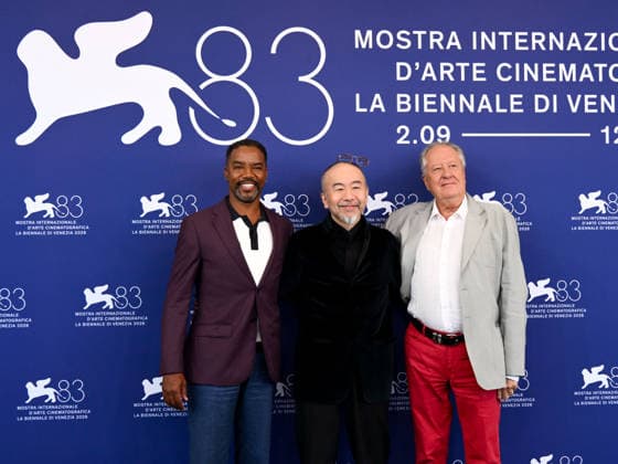 IPA88104430 - Venice, 83rd Venice International Film Festival 2026 - Day 3, Photocall for the film Mr. Nelson, Did You Kill People? . Pictured: Shin ya Tsukamoto, Rodney Hicks, Geoffrey Rush  Copyright: xAlbertoxTerenghix xPoolxPhotoxEventsx08x 88104430
