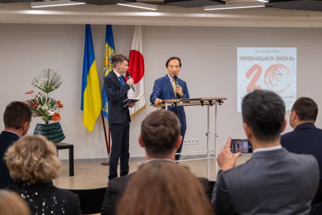 September 4, 2026, Kyiv, Ukraine: JapanÃ¢â‚¬â ¢s new ambassador to Ukraine YO OSUMI with photographer MARK EDWARD HARRIS at an event at the Ukraine-Japan Center in Kyiv. Kyiv Ukraine  - ZUMAh234 20260904_zsp_h234_005 Copyright: xMarkxEdwardxHarrisx